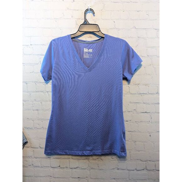 Nike v-neck t-shirts size medium - Picture 1 of 2